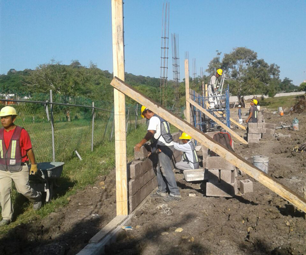 Habilitamiento y construcción de bardas perimetrales.