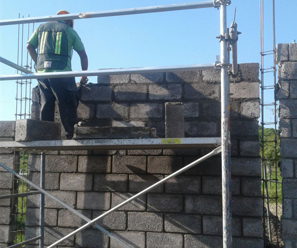 Habilitamiento y construcción de bardas perimetrales.