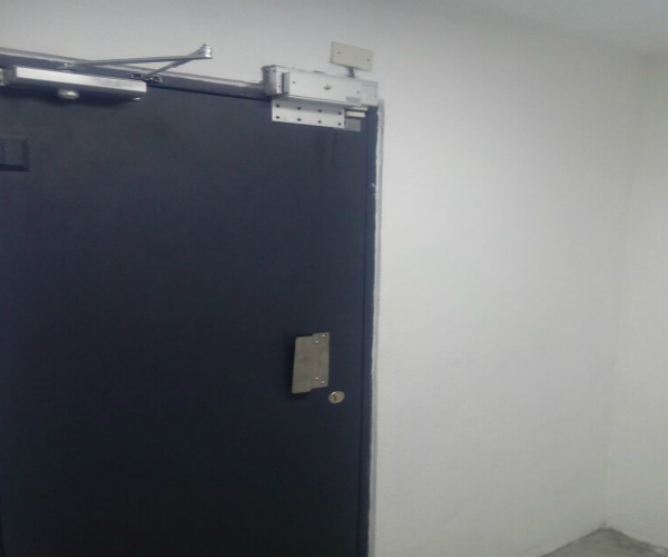 Construcción y Adecuación de casetas de vigilancia con Sistema de blindaje y control de alta seguridad.