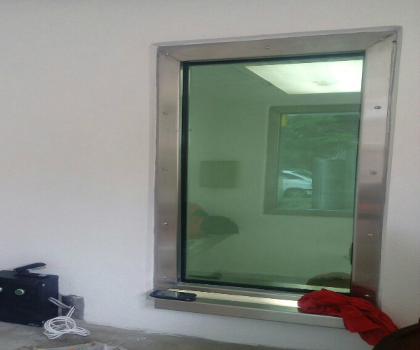 Construcción y Adecuación de casetas de vigilancia con Sistema de blindaje y control de alta seguridad.