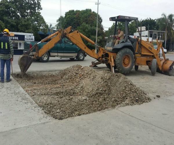 Reacondicionamiento de acceso a base de concreto hidráulico.