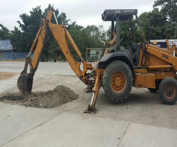 Reacondicionamiento de acceso a base de concreto hidráulico.