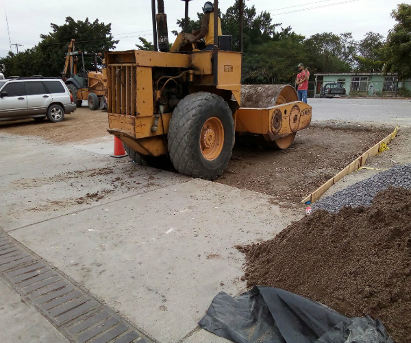 Reacondicionamiento de acceso a base de concreto hidráulico.