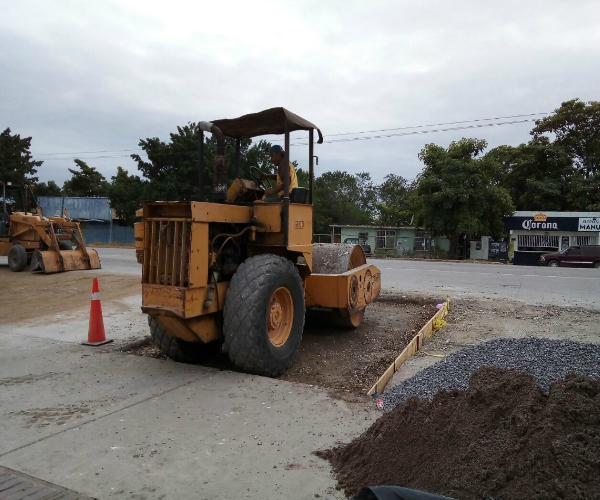 Reacondicionamiento de acceso a base de concreto hidráulico.